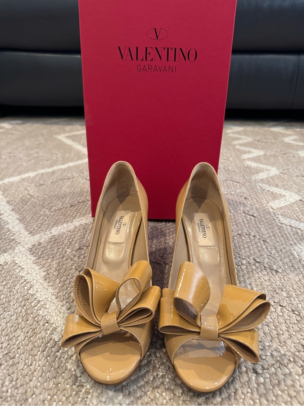 Valentino Garavani Nude Patent Leather Bow Peep Toe Pumps Size 36